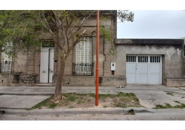 CASA EN VENTA, CALLE ALMIRANTE BROWN 