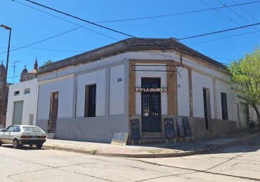 VENTA/ALQUILER DE ANTIGUO SALON COMERCIAL.  UBICADO EN ESQUINA IRIGOYEN Y ALEM, DIAMANTE .